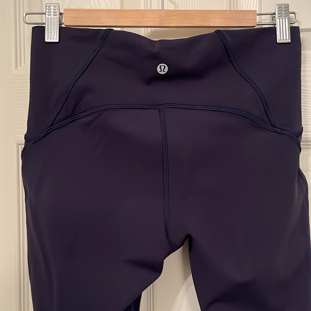 Lululemon Midnight Navy Train Times Crop 17” Size 8 Running Yoga Athletic Capri - Picture 6 of 13